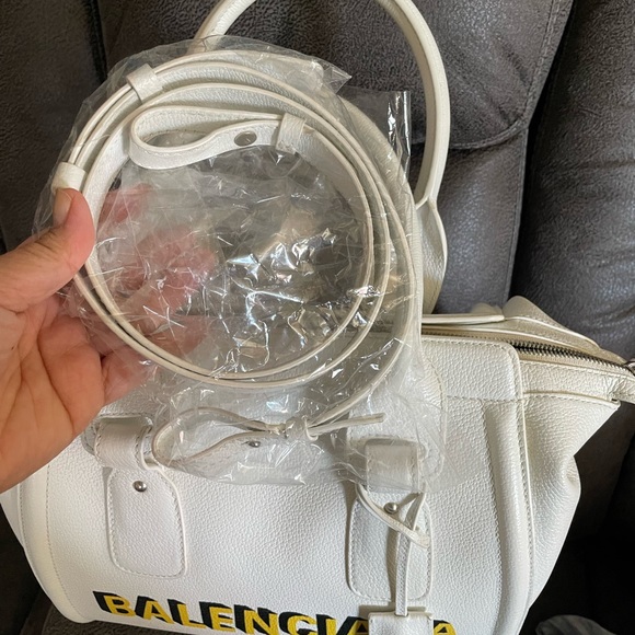 Authentic Balenciaga Two Way Bandolier - Picture 7 of 13